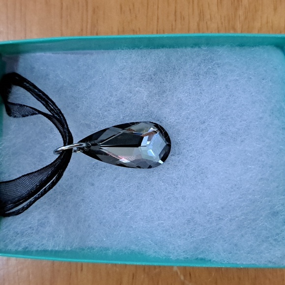 Black Tie Crystal Marquise Necklace - Picture 3 of 6